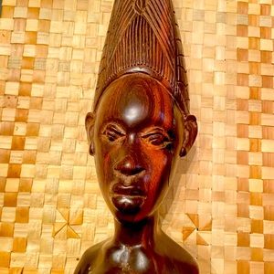 Zimbabwe (East Africa) Mahogany wood hand carving. Royal Lady